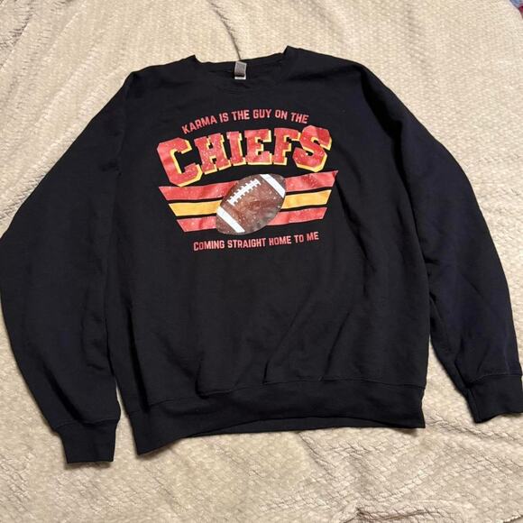 Kansas City Chiefs Taylor Swift Karma Graphic Sweatshirt Black Large - Picture 1 of 5